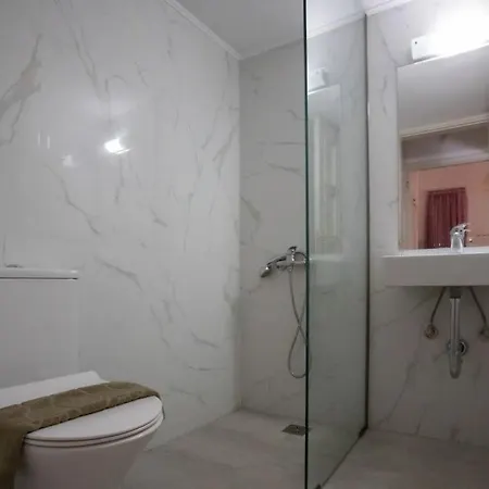 George 1 * Rethymnon