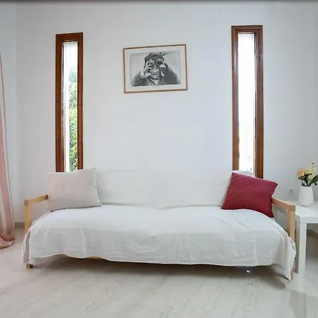 George 1 Apartament